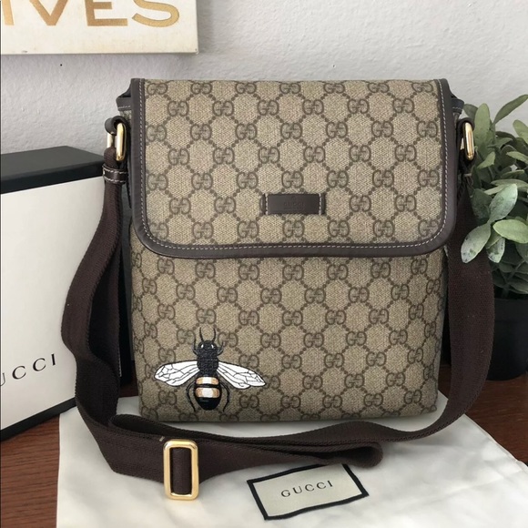 Gucci Handbags - TRADED - GG Plus Supreme Messenger 🐝